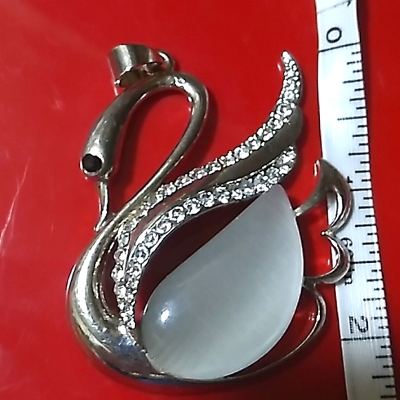 STUNNING Vintage SWAN PENDANT/ Jellybelly...? - Picture 2 of 4